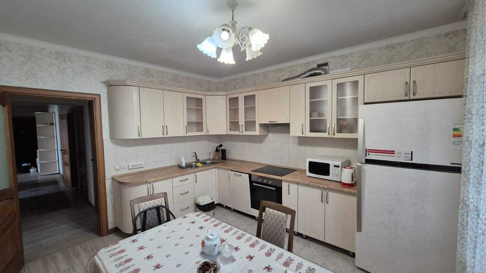 продам 3 комн квартиру в центре