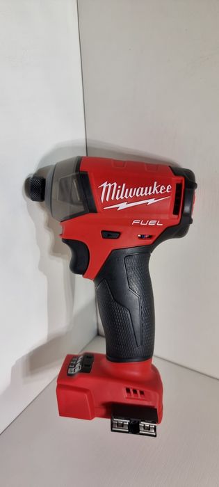 Milwaukee  2760-20 surge
