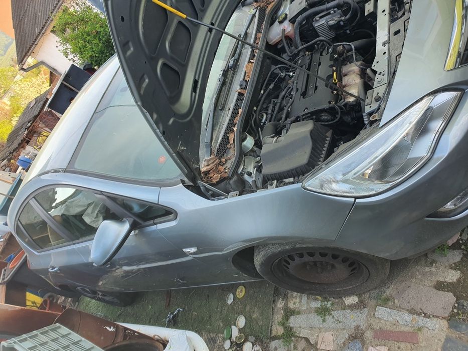 Opel Astra J 2013  benzină