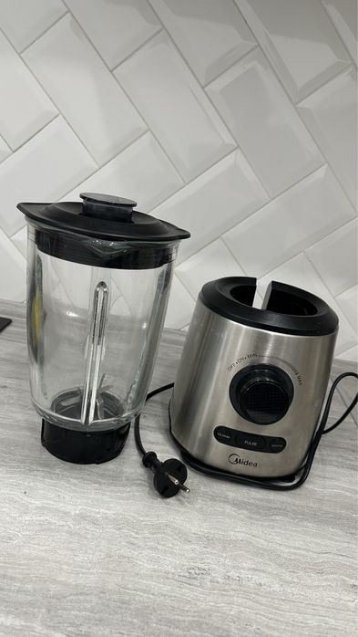 Блендр Midea