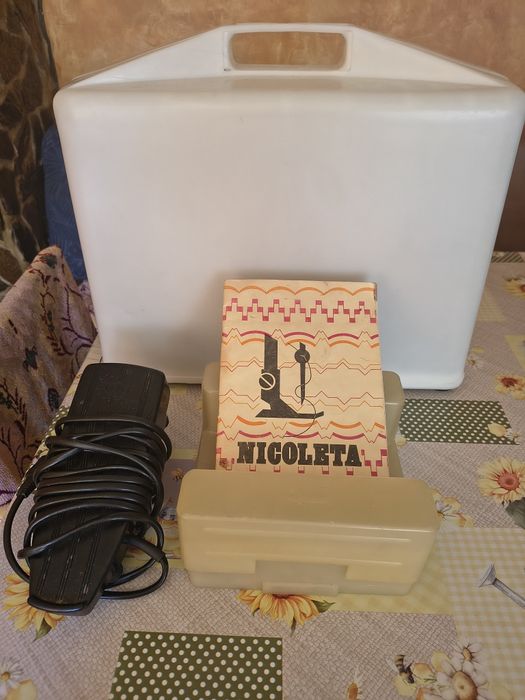 Vând mașină de cusut