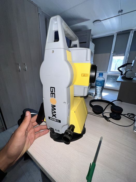 Тахеометр GeoMax Zoom 50