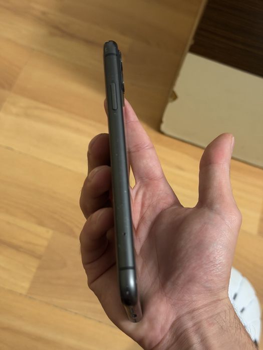 Vand iPhone 11 pentru piese