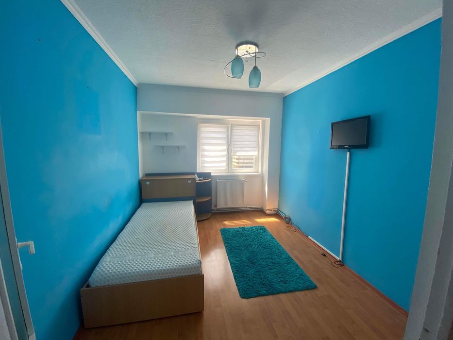 Pf vand apartament cu 3 camere