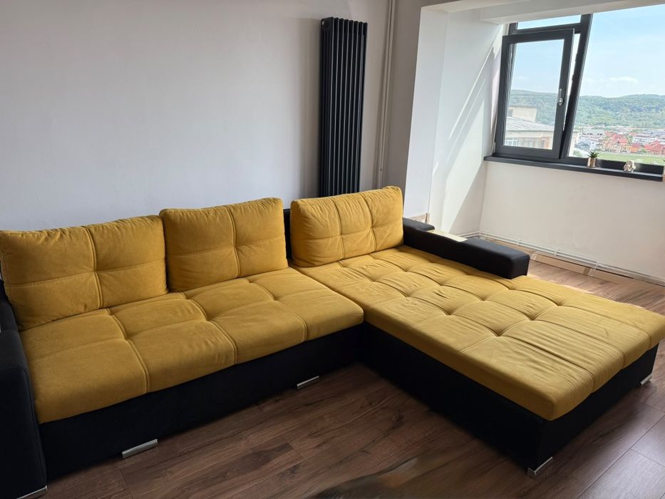 Canapeaua extensibile , cu ladă de depozitare,foarte puțin folosită este in stare perfectă. Lungimea 3 metri, lățimea 1 metru 
Lungime șezlong  2,10