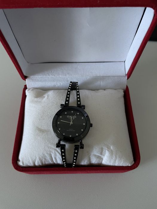 Продам женские часы OMAX