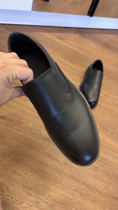 Продам новые классические туфли