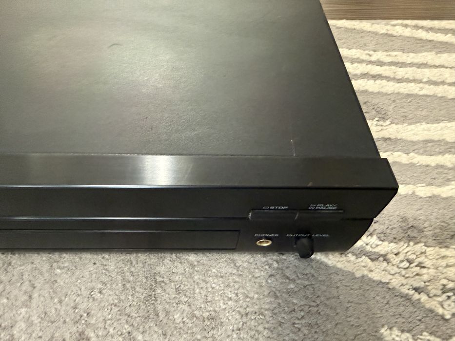 Yamaha CDX-880 Качествен  CD Player