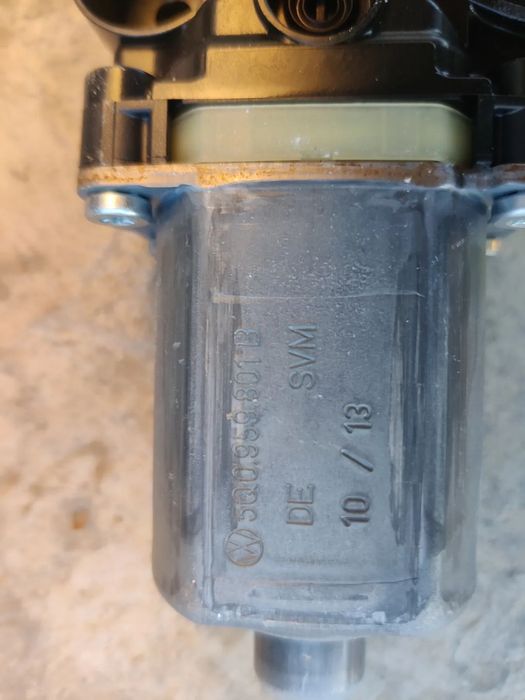 Motoras geam stanga fata Vw Golf 7 VII Audi A3 8V Q5 8R Octavia Karoq 5Q0959801B