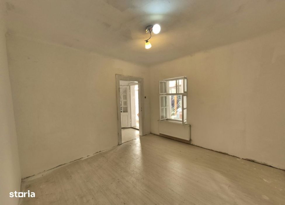 Casa Zona Politie Vf cu Dor,   1 singur vecin  teren 266mp
