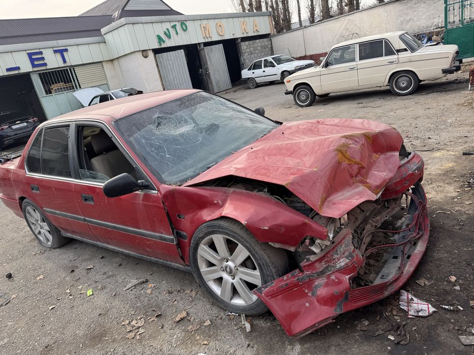 Honda accord avarinit xolatda sotiladi.