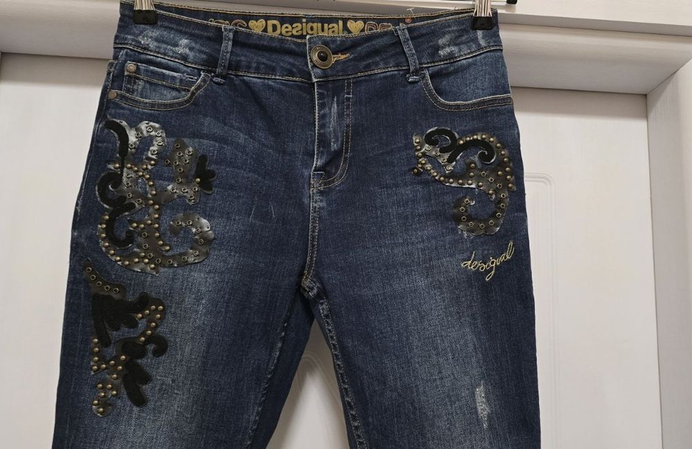 Дамски оригинални дънки. Desigual.  Като нови.