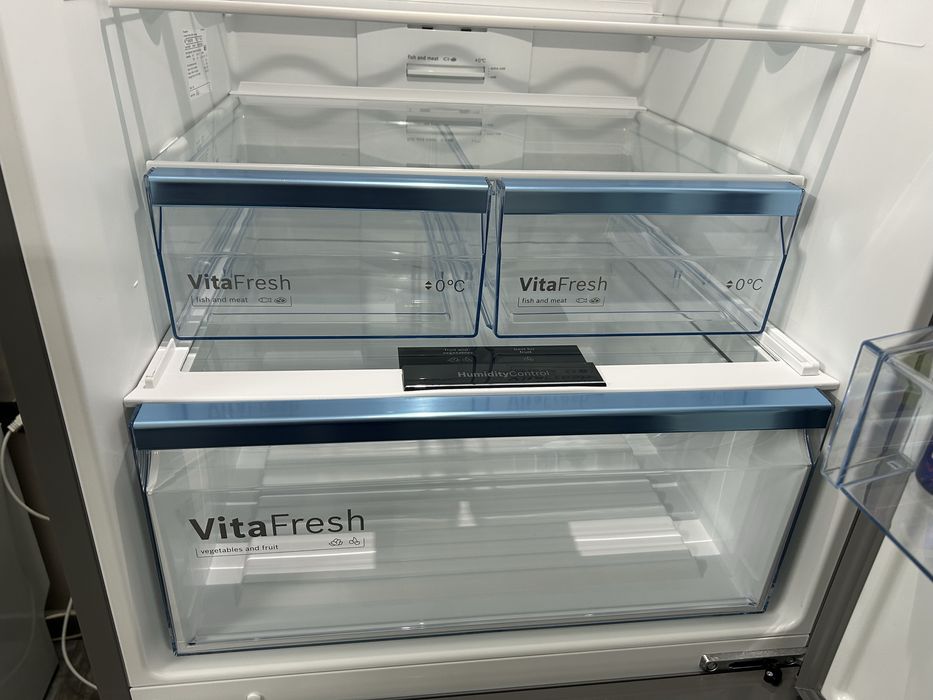 Хладилник с фризер BOSCH KGN56XIDR нов във гаранция