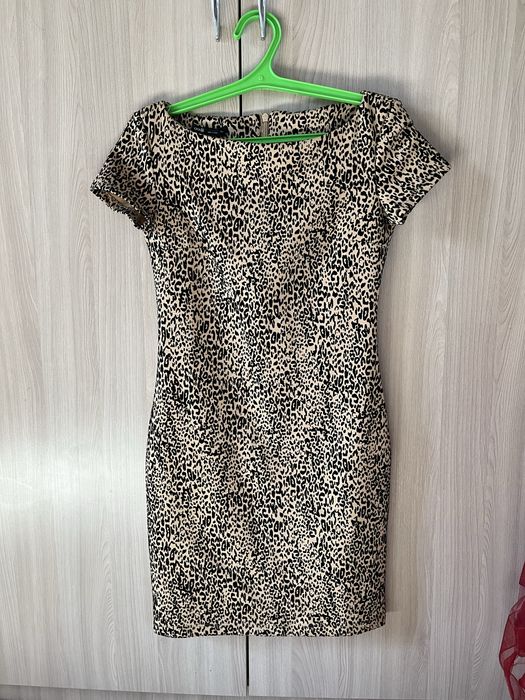 Продам женские платья