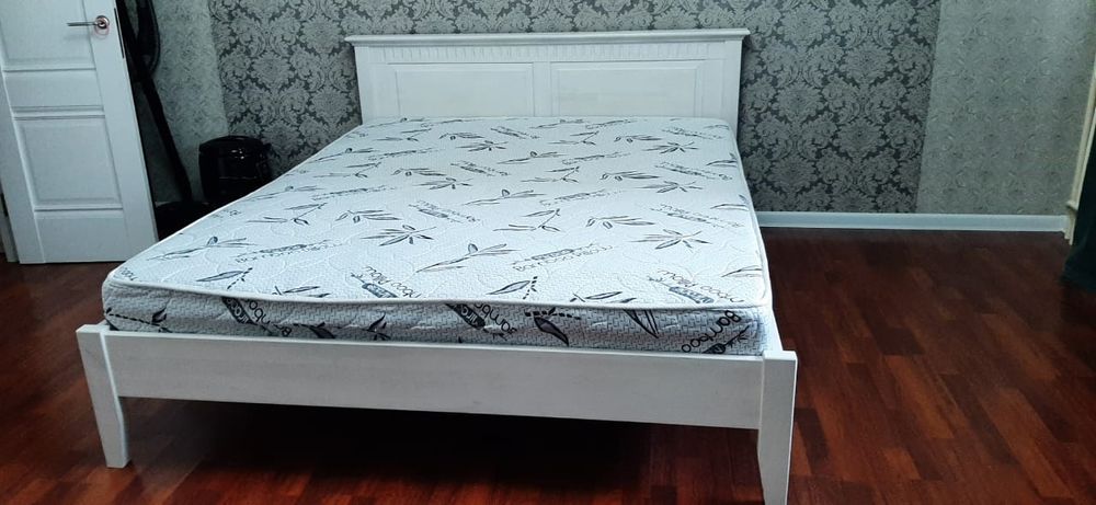 Двуспальная кровать