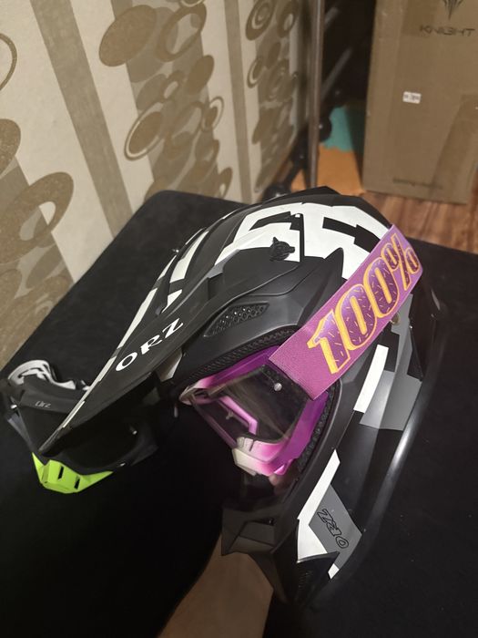 Продаю шлем на мотоцикл