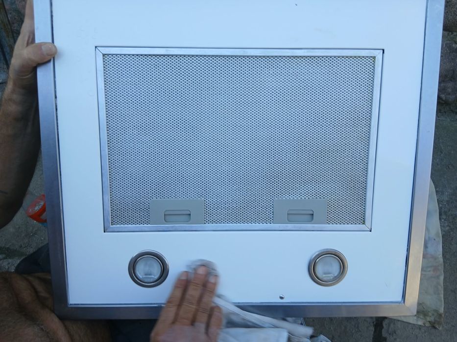 Продам вытяжку для кухни б/у