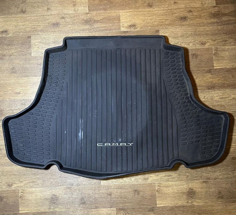 Продам коврики в машину багажник