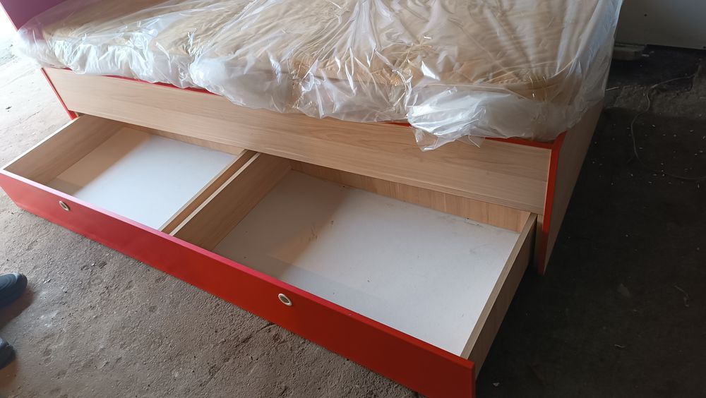 Продам кровать детскую.