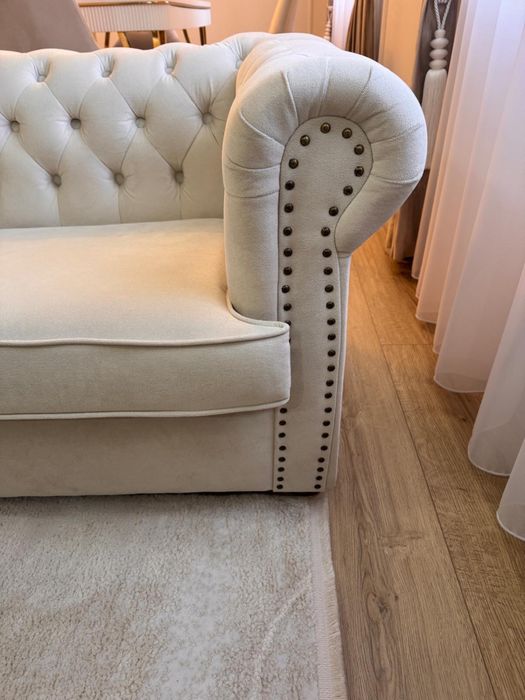 Canapea extensibila Chesterfield