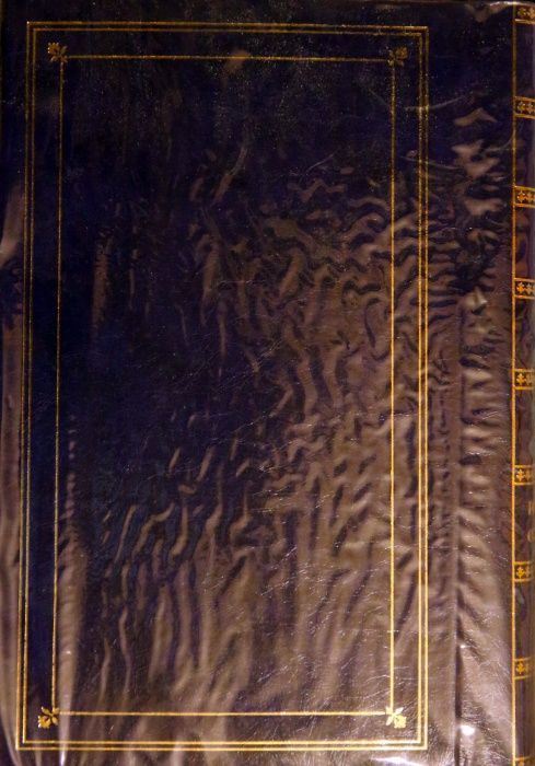 Продавам два броя висококачествени албуми за фотографии