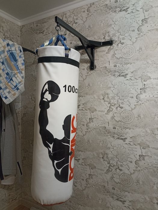 Продам грушу боксерский с кронштейном