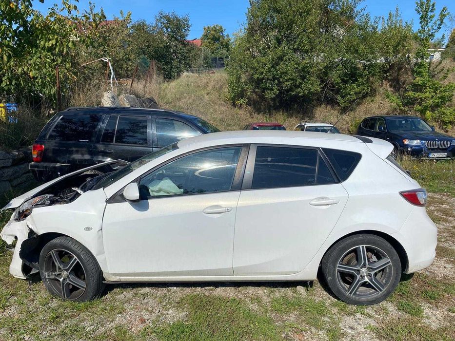Vând  Mazda 3, avariată
