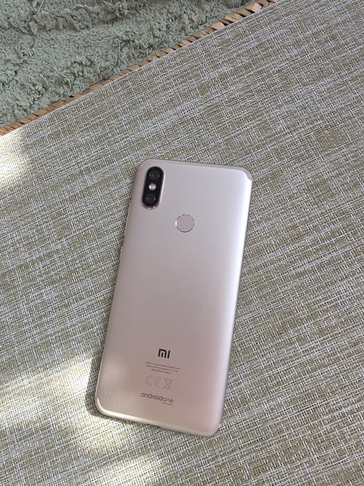Телефон Xiaomi Mi A2