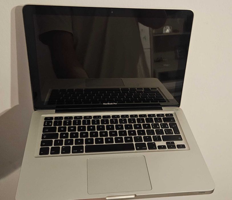 MacBook Pro 13” Mid 2012, funcționează perfect + Magic Mouse 2
