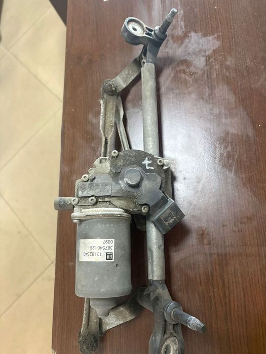 Ansamblu stergatoare +motoras Opel Corsa D cod 13182340