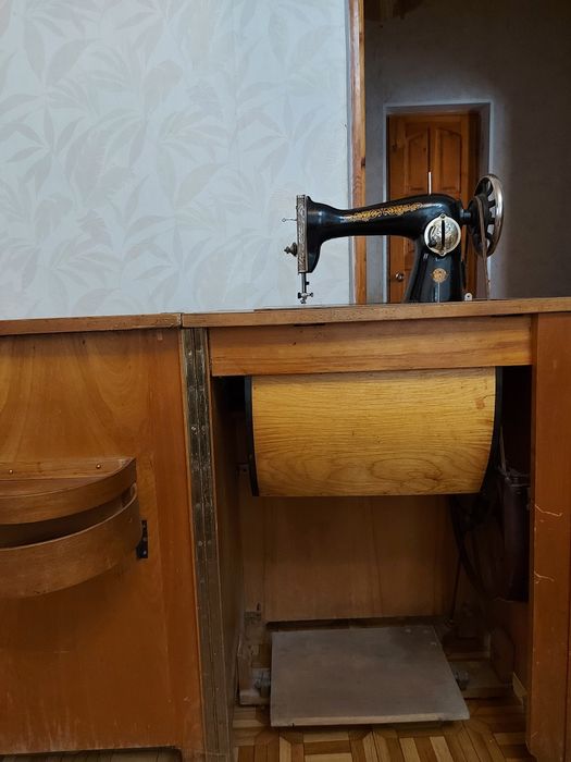 Швейная машина тумба