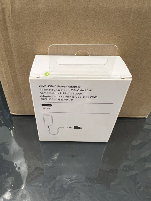 Адаптер питания Apple, 1*Type-C. 20 Вт [MHJE3ZM/A]