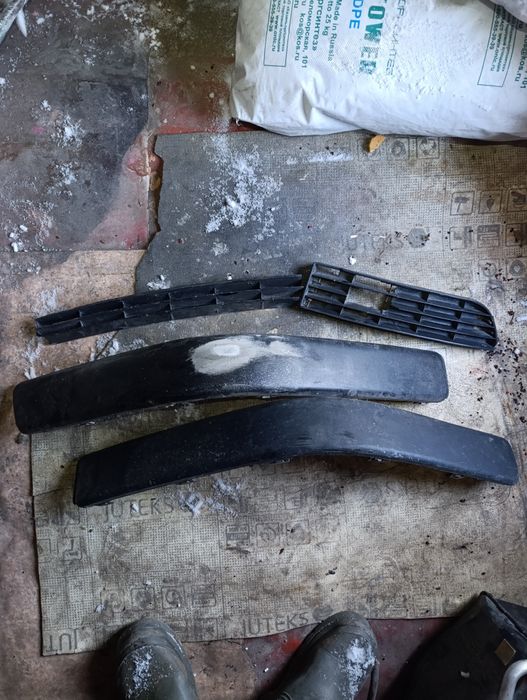 Молдинги бампера Ауди 100