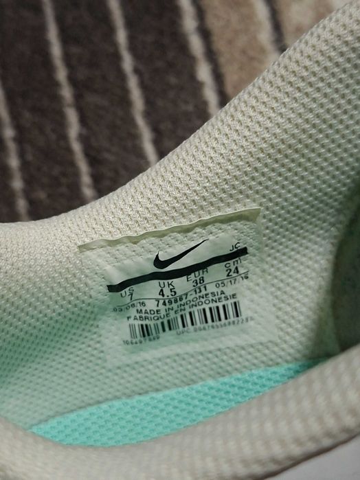 Кецове Nike. ...