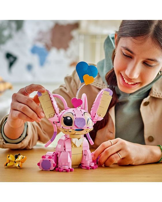 Чисто ново и неотваряно LEGO DISNEY Конструктор на ANGEL (