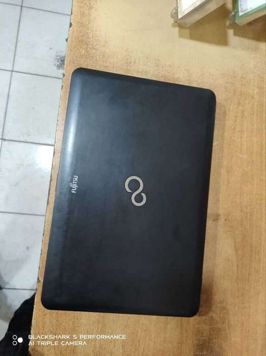 Ноутбук Fujitsu-Siemins    i5