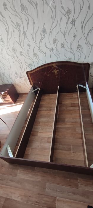 Продам кровать с тумбочками