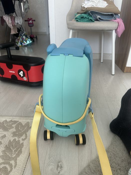 Продам детский чемодан каталка