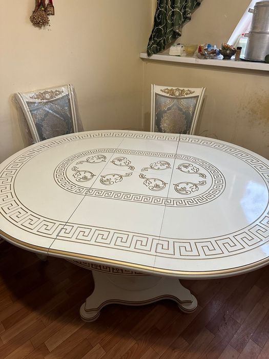 Стол и стулья 4 шт новые