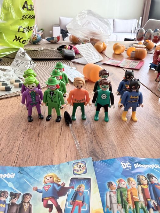 Продам фигурки из киндера DC Playmobil