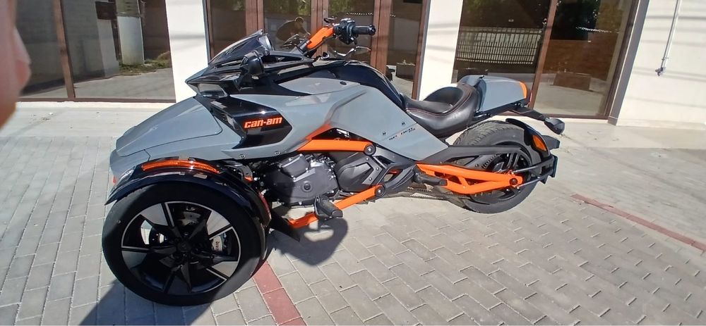 Triciclu Can am Spyder 2022