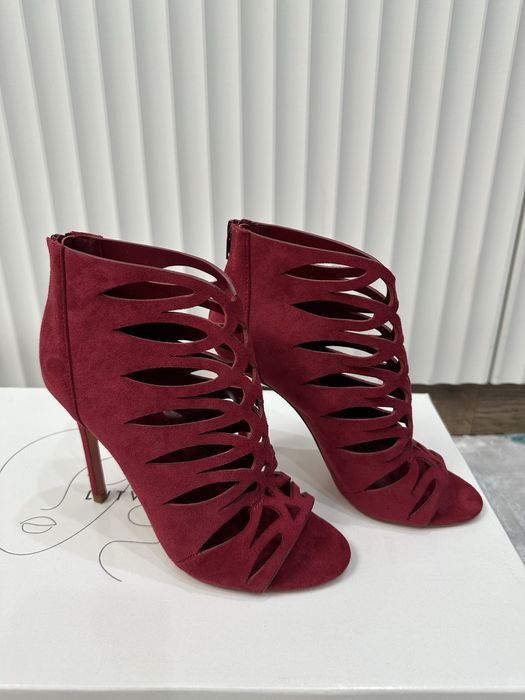 Продаются босоножки замша кожа