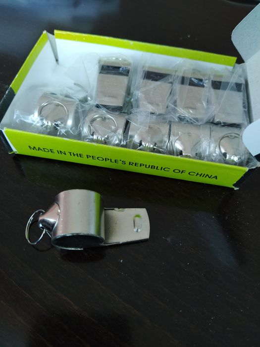 Свирка,метална с топче 10бр-10лв.