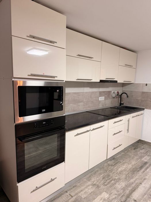 Vand mobila bucatarie MDF lucios ,stare buna utilata complet!