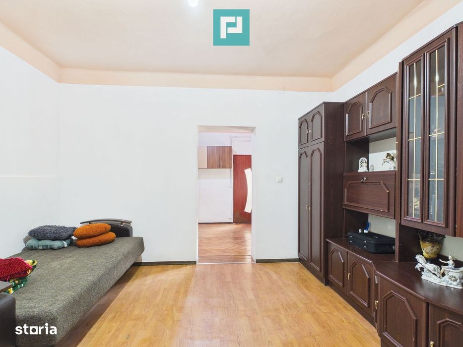 2 case separate + curte 1400 mp – Zona Dâmbovița