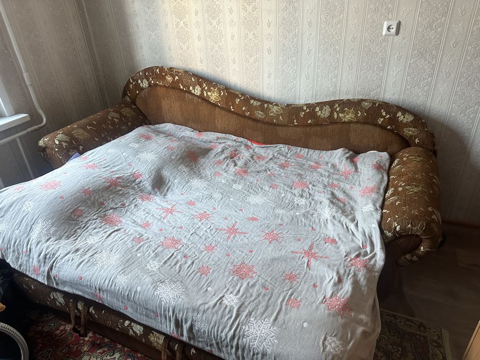 Отдаем почти даром диван раздвижной!!!