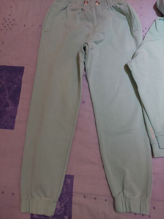 De vânzare trening, mărimea 146 cm