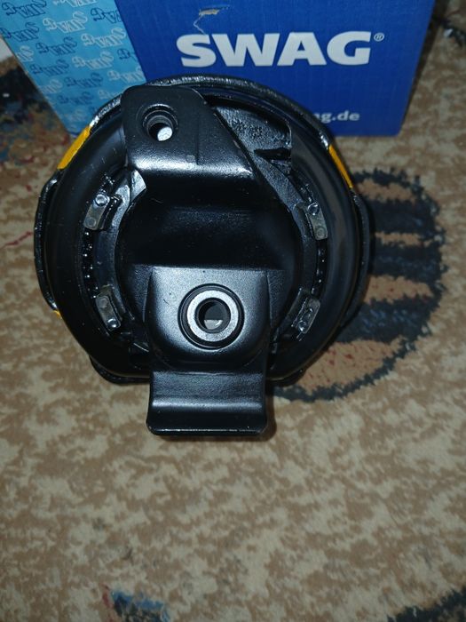 Передняя опора двигателя