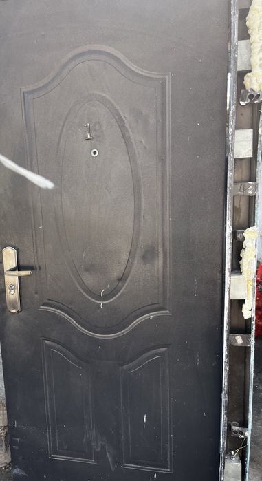 Продам железную дверь