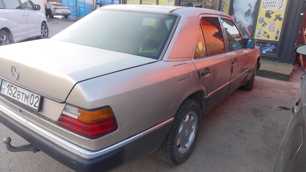 Продам мерс 124.